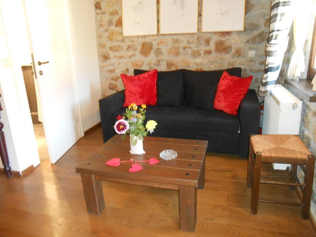 Oihalia Guesthouse Fidhákia Екстериор снимка