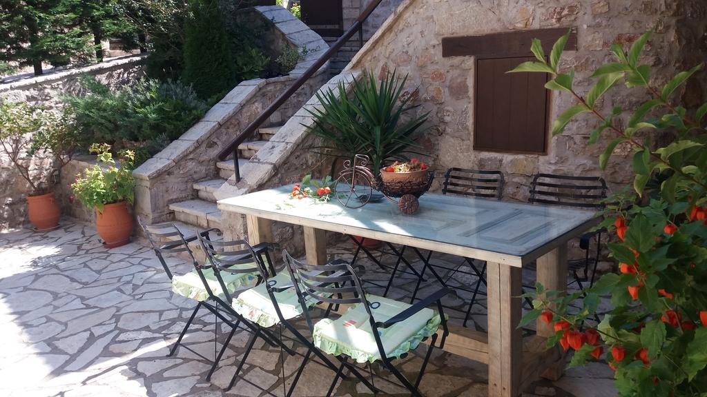 Oihalia Guesthouse Fidhákia Екстериор снимка